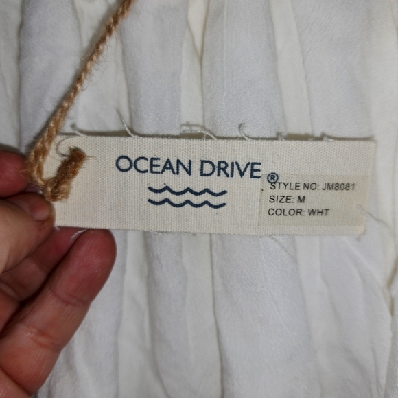 2 piece set shorts and top are both lined.  Top can be worn on or off shoulder. - Picture 2 of 7